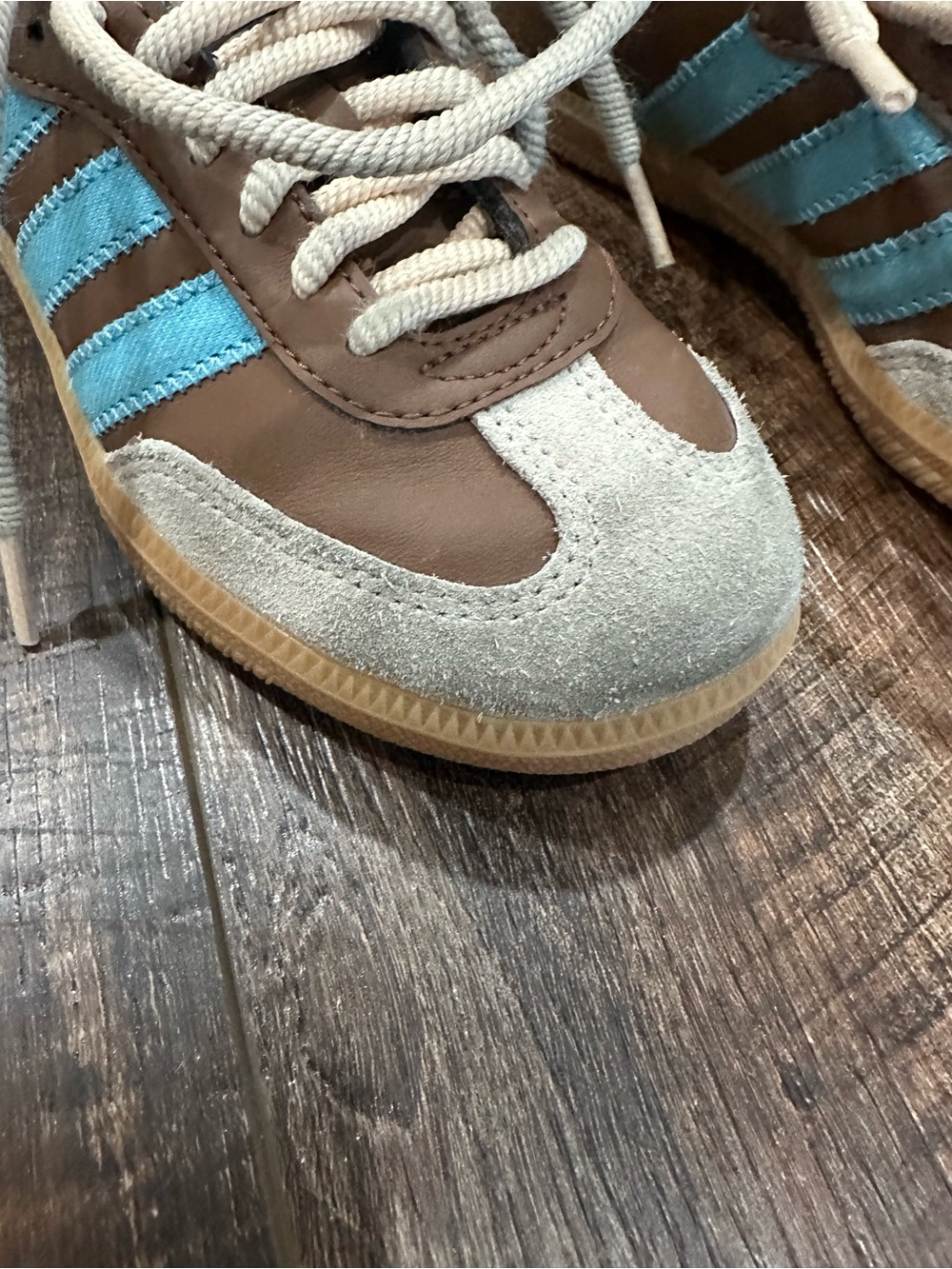 adidas Kids Brown, Blue & Yellow Low-Top Sneakers Disney’s Toy Story (Woody) - Picture 2 of 9